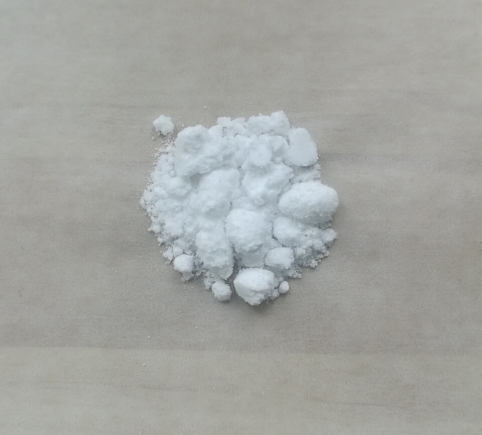 Oxalic Acid — material reference photograph (Wikimedia Commons, CC BY-SA 4.0)