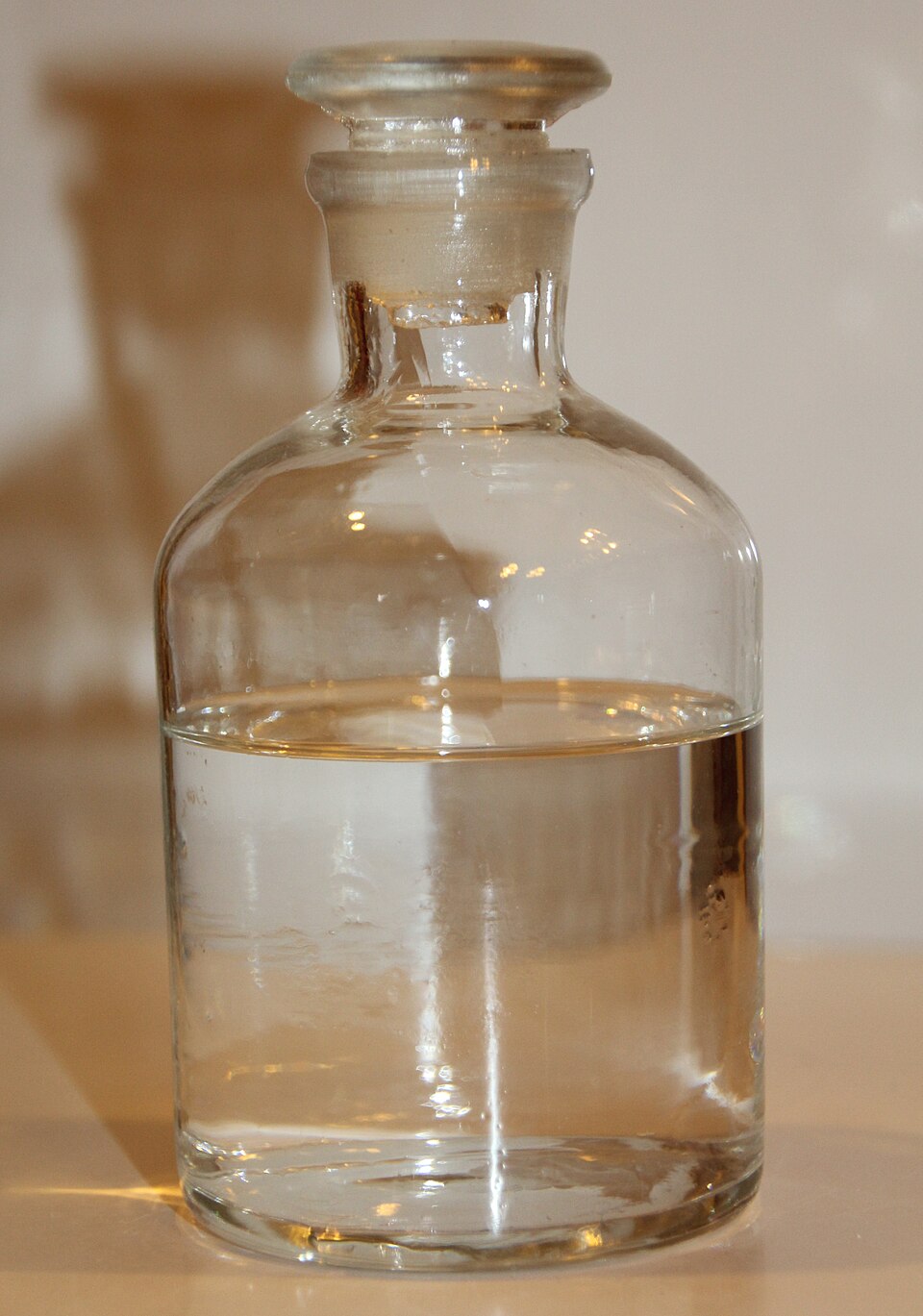 Acetone — material reference photograph (Wikimedia Commons, CC BY-SA 3.0)